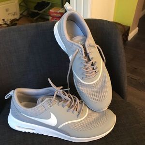 Women’s Nike tennis shoes